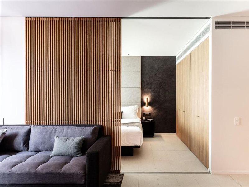 Skye Suites Сідней Екстер'єр фото A sliding door