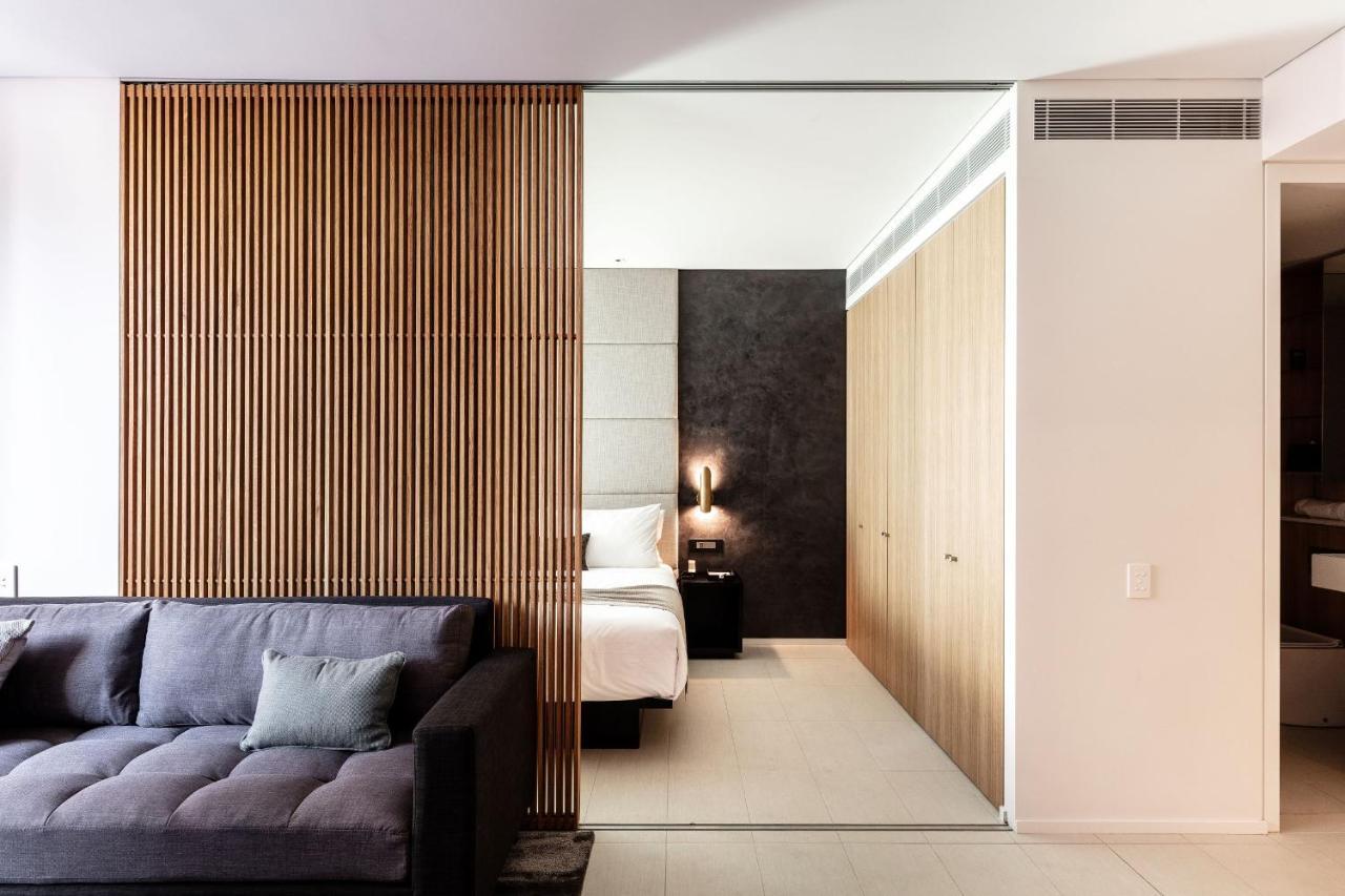 Skye Suites Сідней Екстер'єр фото A sliding door